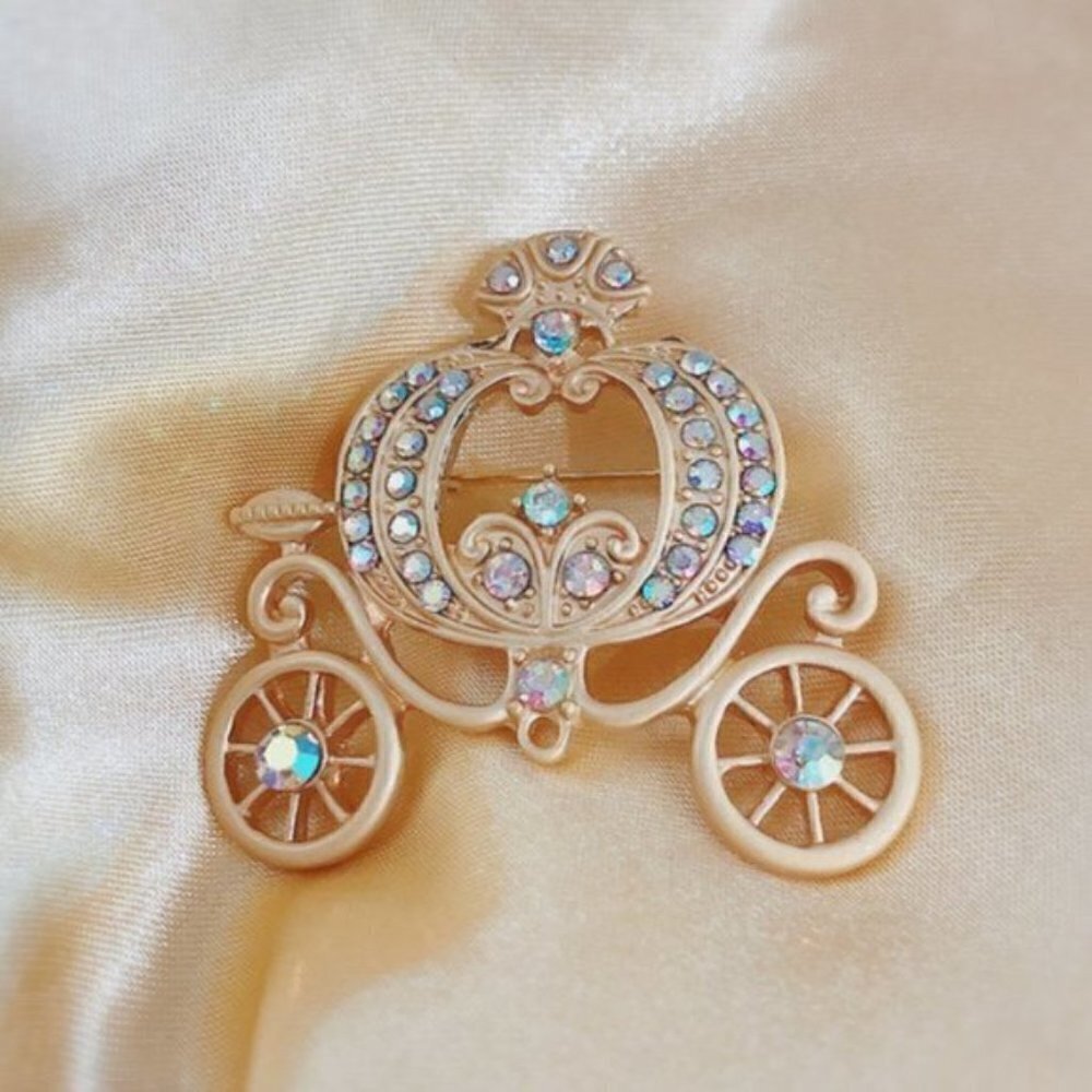 Kirks Folly Style Beautiful MAGICAL CINDERELLA CARRIAGE  BROOCH PIN - Picture 2 of 2